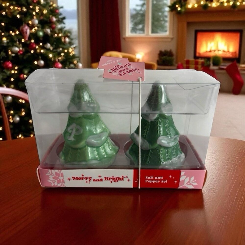 Merry and Bright Green Christmas Tree Ceramic Salt and Pepper Shaker Set NEW